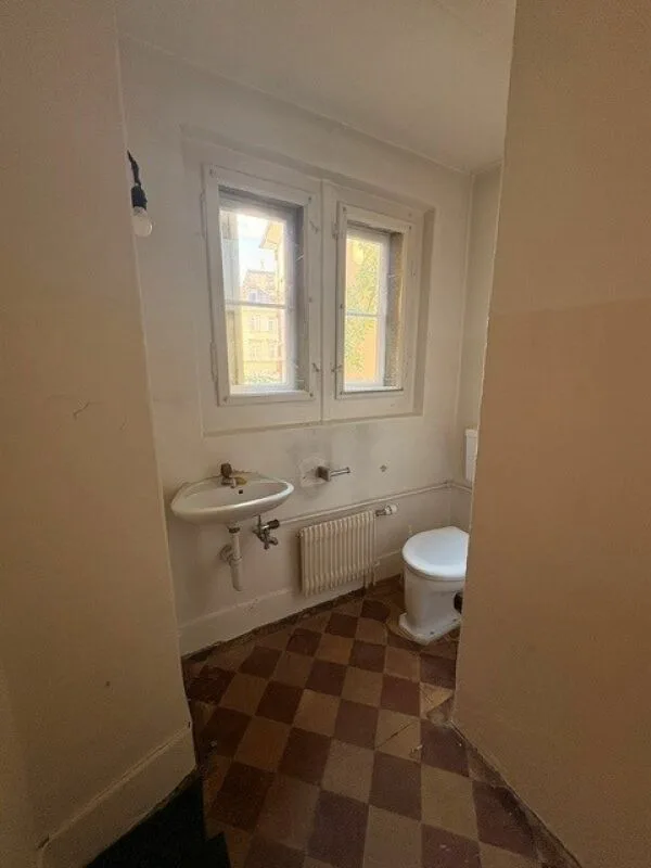 Appartamento di 5 locali in vecchio edificio a noleggio temporaneo direttamente sul Klusplatz! – foto 3 di 9