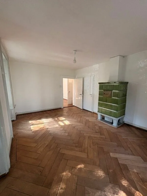 Appartamento di 5 locali in vecchio edificio a noleggio temporaneo direttamente sul Klusplatz! – foto 5 di 9