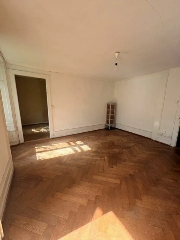 Appartamento di 5 locali in vecchio edificio a noleggio temporaneo direttamente sul Klusplatz! – foto 8 di 9