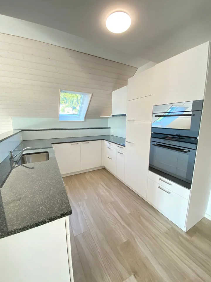 Grosszügige 4.5-Zimmer-Dachwohnung mit Aussicht in Holderbank