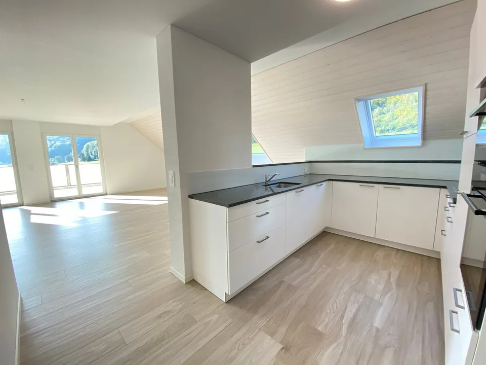 Grosszügige 4.5-Zimmer-Dachwohnung mit Aussicht in Holderbank