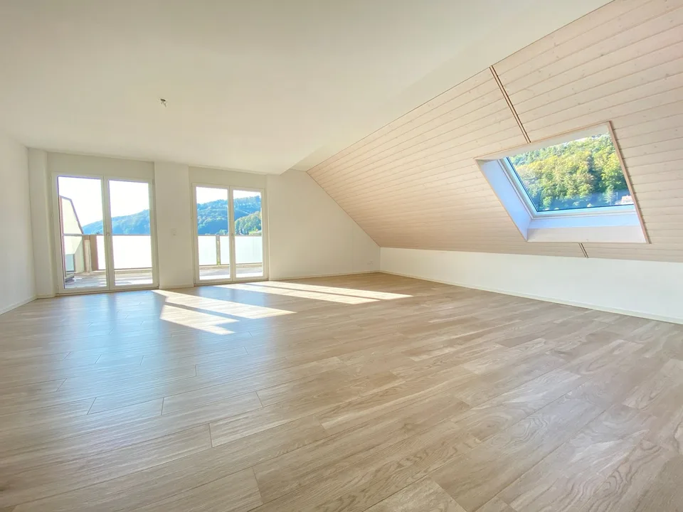 Grosszügige 4.5-Zimmer-Dachwohnung mit Aussicht in Holderbank