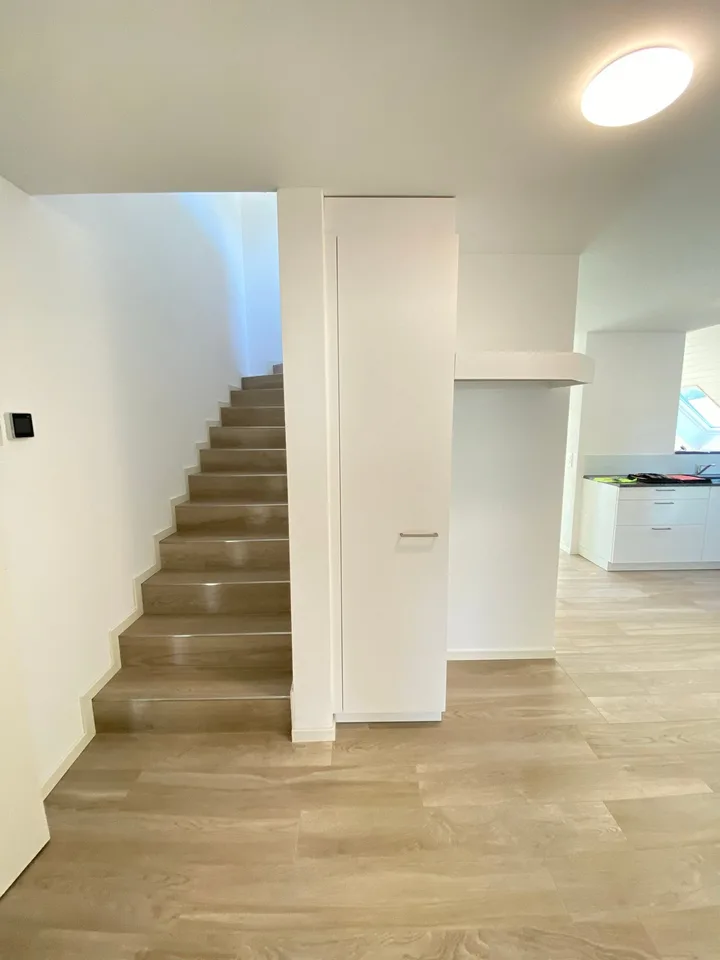 Grosszügige 4.5-Zimmer-Dachwohnung mit Aussicht in Holderbank