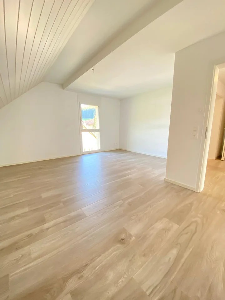 Grosszügige 4.5-Zimmer-Dachwohnung mit Aussicht in Holderbank