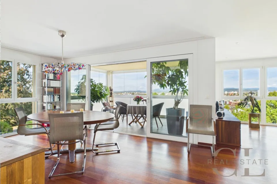 5.5 Zimmer-Wohnung an unverbaubarer Lage mit zwei Einstellplätzen – Foto 5 von 23