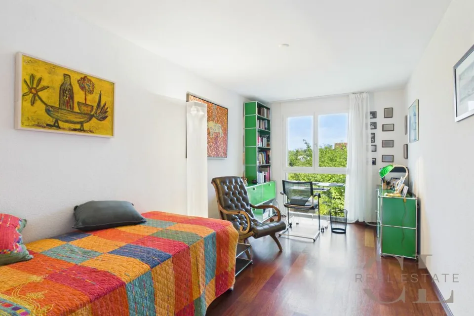 5.5 Zimmer-Wohnung an unverbaubarer Lage mit zwei Einstellplätzen – Foto 14 von 23