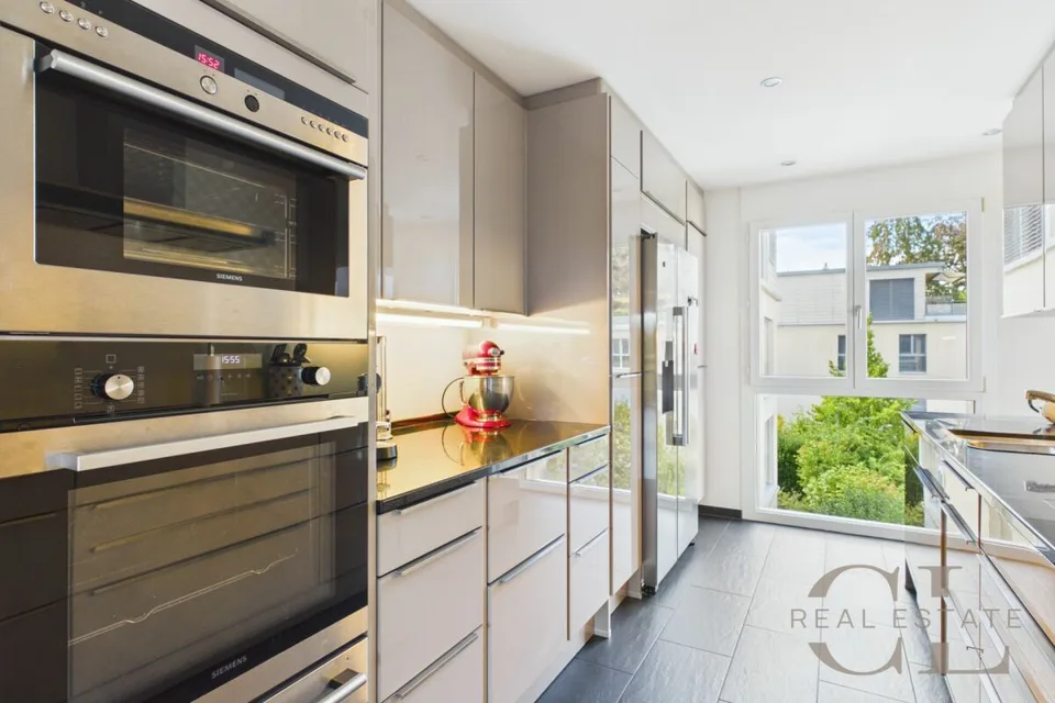 5.5 Zimmer-Wohnung an unverbaubarer Lage mit zwei Einstellplätzen – Foto 9 von 23