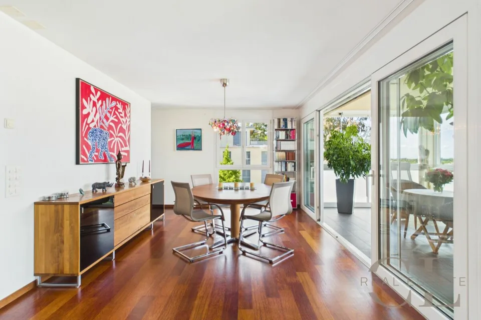 5.5 Zimmer-Wohnung an unverbaubarer Lage mit zwei Einstellplätzen – Foto 6 von 23