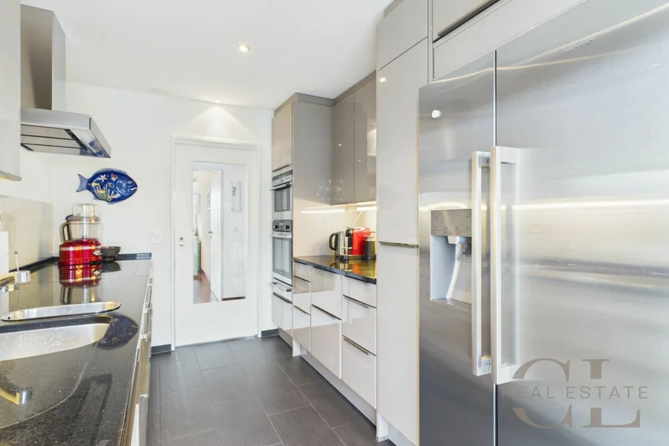 5.5 Zimmer-Wohnung an unverbaubarer Lage mit zwei Einstellplätzen – Foto 8 von 23