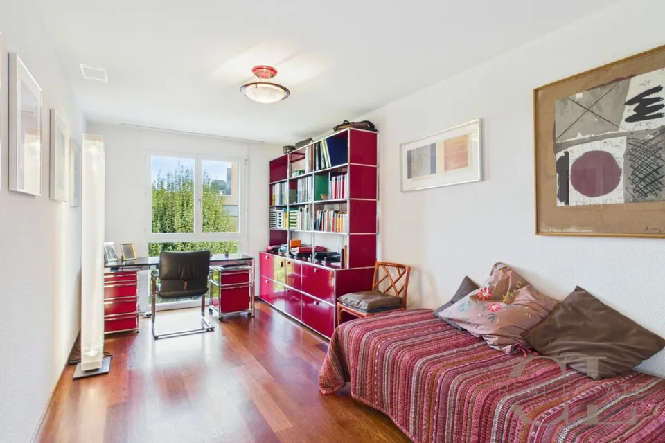 5.5 Zimmer-Wohnung an unverbaubarer Lage mit zwei Einstellplätzen – Foto 15 von 23