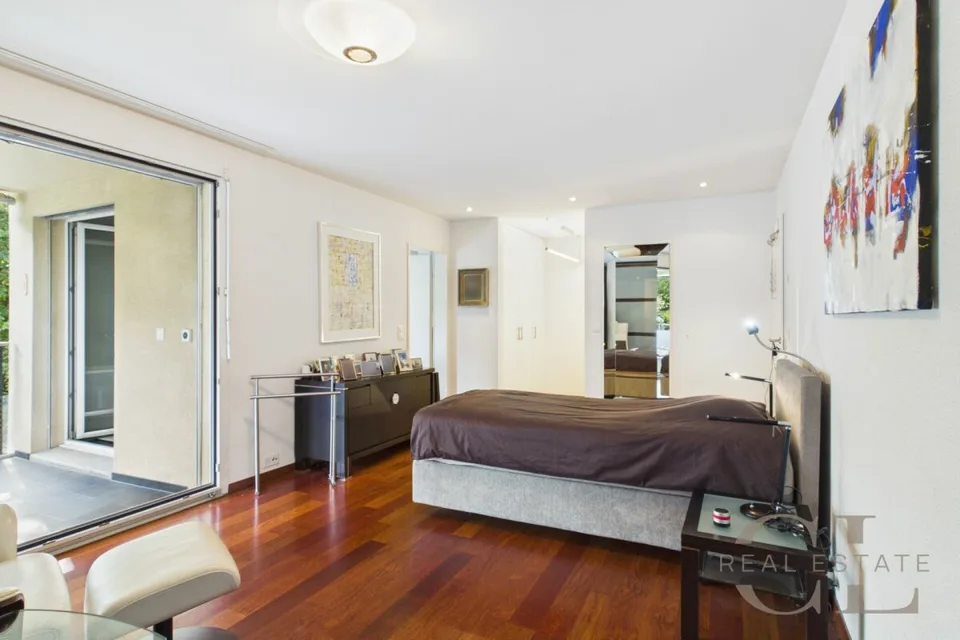 5.5 Zimmer-Wohnung an unverbaubarer Lage mit zwei Einstellplätzen – Foto 17 von 23