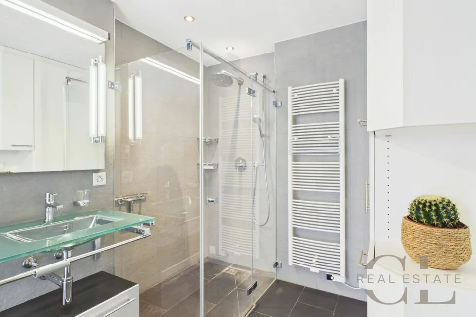 5.5 Zimmer-Wohnung an unverbaubarer Lage mit zwei Einstellplätzen – Foto 21 von 23
