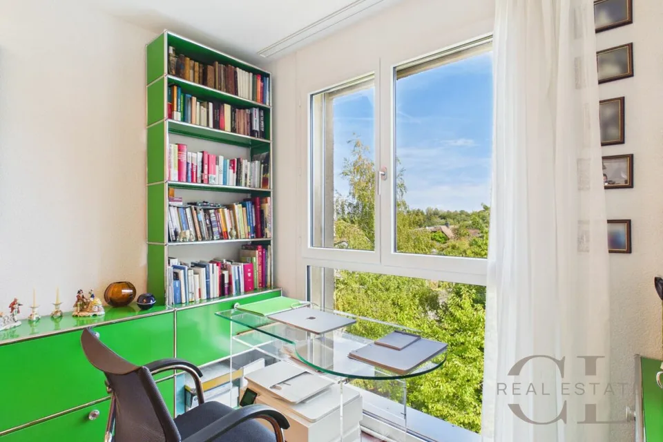 5.5 Zimmer-Wohnung an unverbaubarer Lage mit zwei Einstellplätzen – Foto 13 von 23