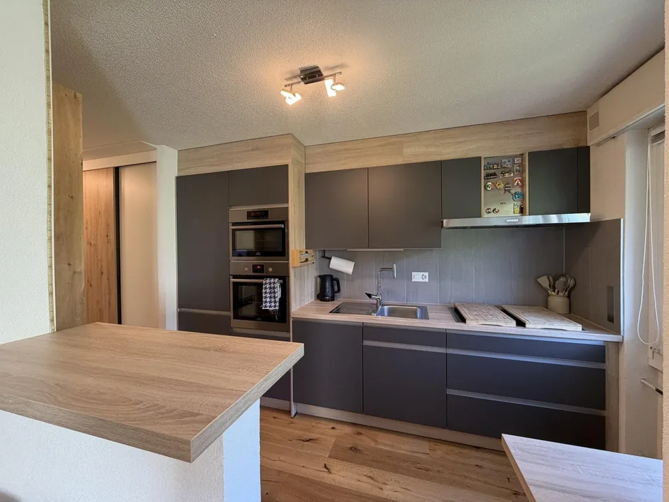 Appartamento 3.5 locali accogliente completamente ristrutturato ad Avenches – foto 3 di 10