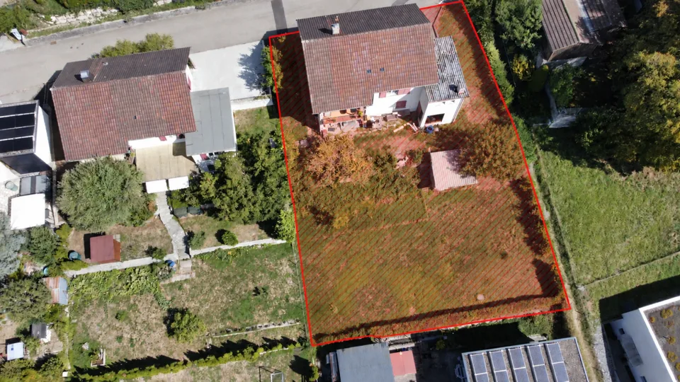 BAULAND MIT AUSSICHT UND EINFAMILIENHAUS | RENOVIEREN | ENTWICKELN – Foto 2 von 10