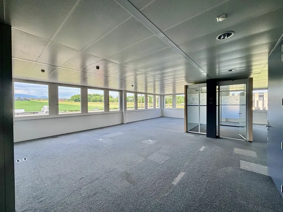 Superficie di uffici moderni, accessibilità CFF e parcheggi – foto 9 di 12