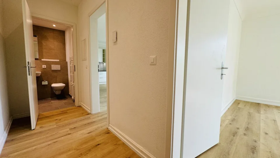 Wunderschöne neuwertige 3.5-Zimmerwohnung (w5) mit Balkon, eigener Waschmaschine, Kellerabteil (ohne Lift) – Foto 4 von 7