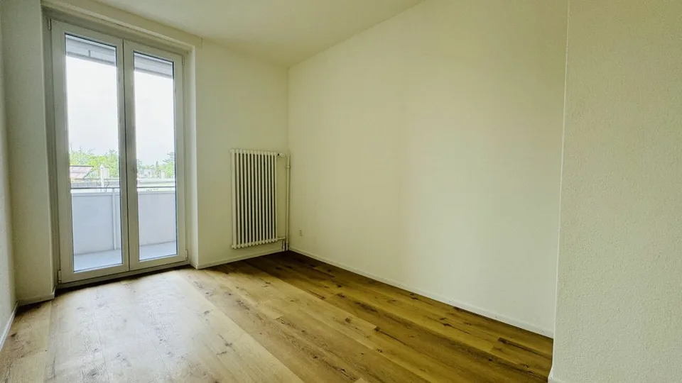 Wunderschöne neuwertige 3.5-Zimmerwohnung (w5) mit Balkon, eigener Waschmaschine, Kellerabteil (ohne Lift) – Foto 5 von 7