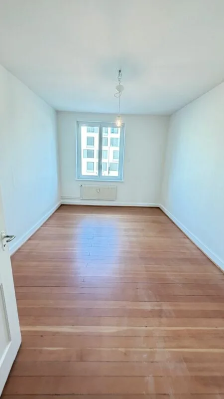 Appartement simple de 3,5 pièces avec balcon et compartiment de cave – photo 7 sur 12