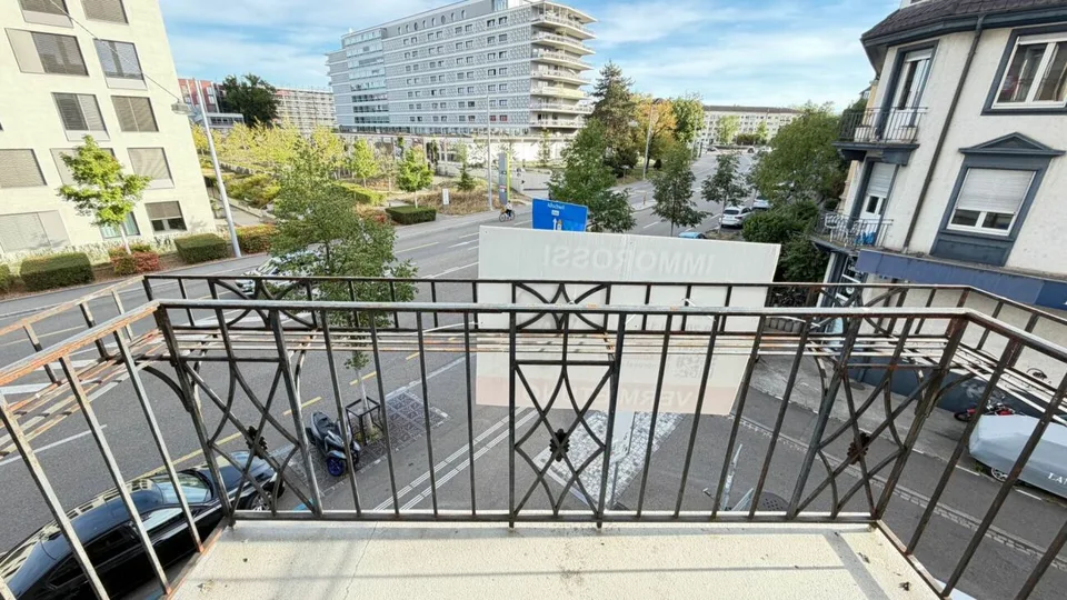 Appartement simple de 3,5 pièces avec balcon et compartiment de cave – photo 3 sur 12