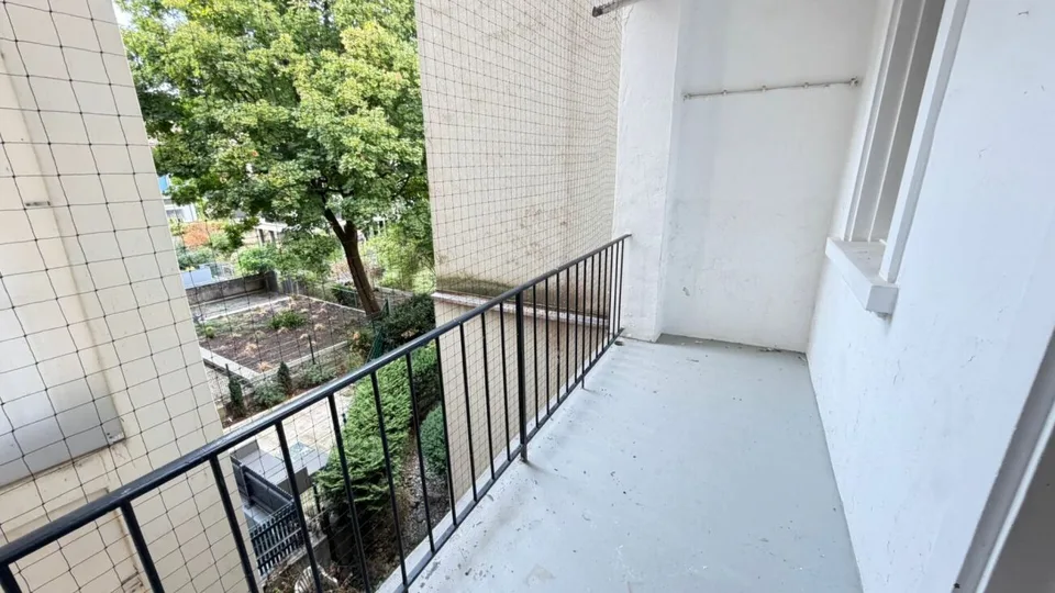 Appartement simple de 3,5 pièces avec balcon et compartiment de cave – photo 4 sur 12