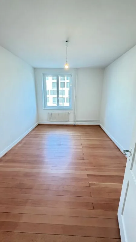 Appartement simple de 3,5 pièces avec balcon et compartiment de cave – photo 11 sur 12