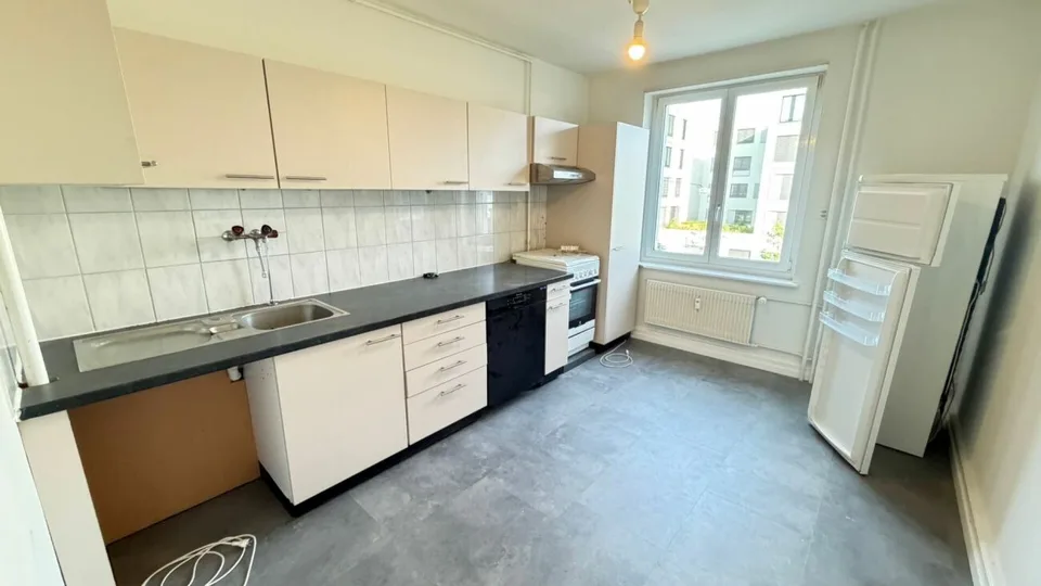 Appartement simple de 3,5 pièces avec balcon et compartiment de cave – photo 5 sur 12