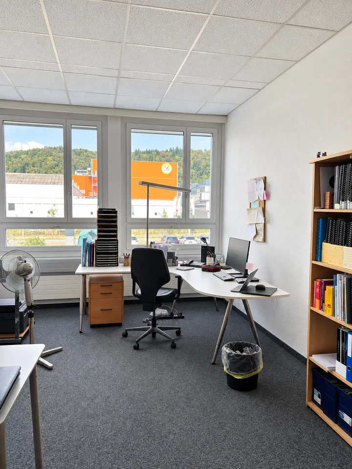 Helles Büro im 1. OG – modern & verkehrsgünstig in Spreitenbach – Foto 4 von 6