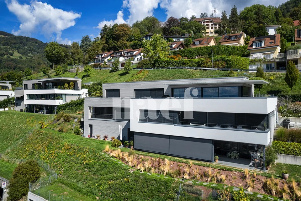 Attic apartment with 4.5 rooms, terrace, and stunning views of Lake Geneva for sale in the heights of Montreux – photo 5 of 13