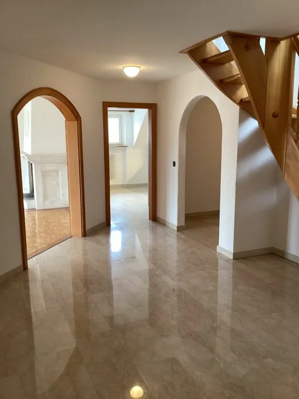 Attractive & Exclusive 6.5-Room Apartment in the Old Town