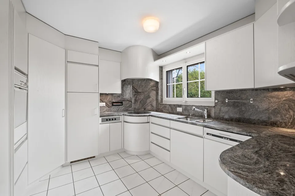 Maisonette di 5 locali con giardino (130m2) in una posizione tranquilla vicino al centro della città di Baar – foto 5 di 7