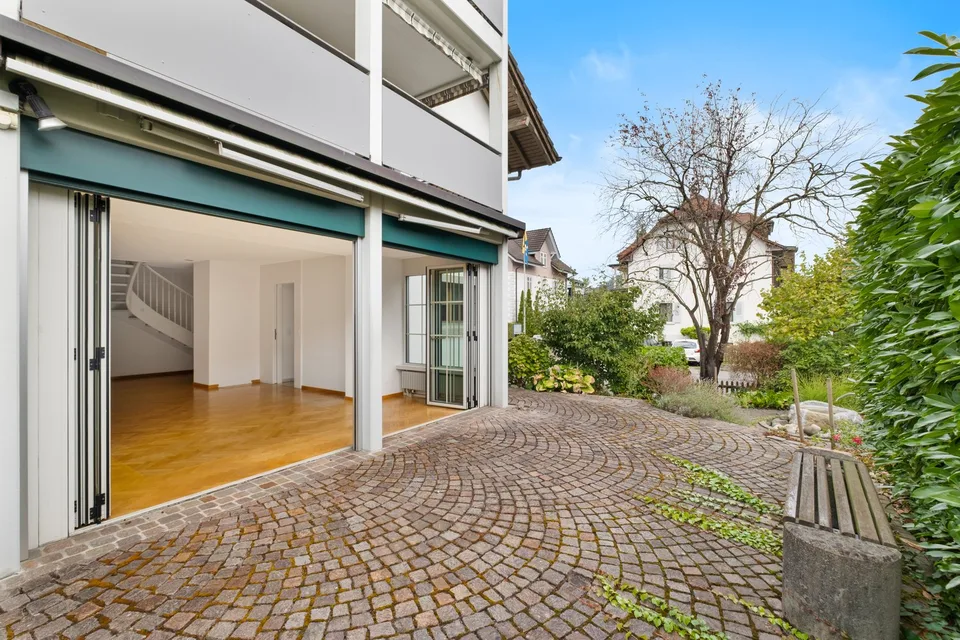 Maisonette di 5 locali con giardino (130m2) in una posizione tranquilla vicino al centro della città di Baar – foto 6 di 7