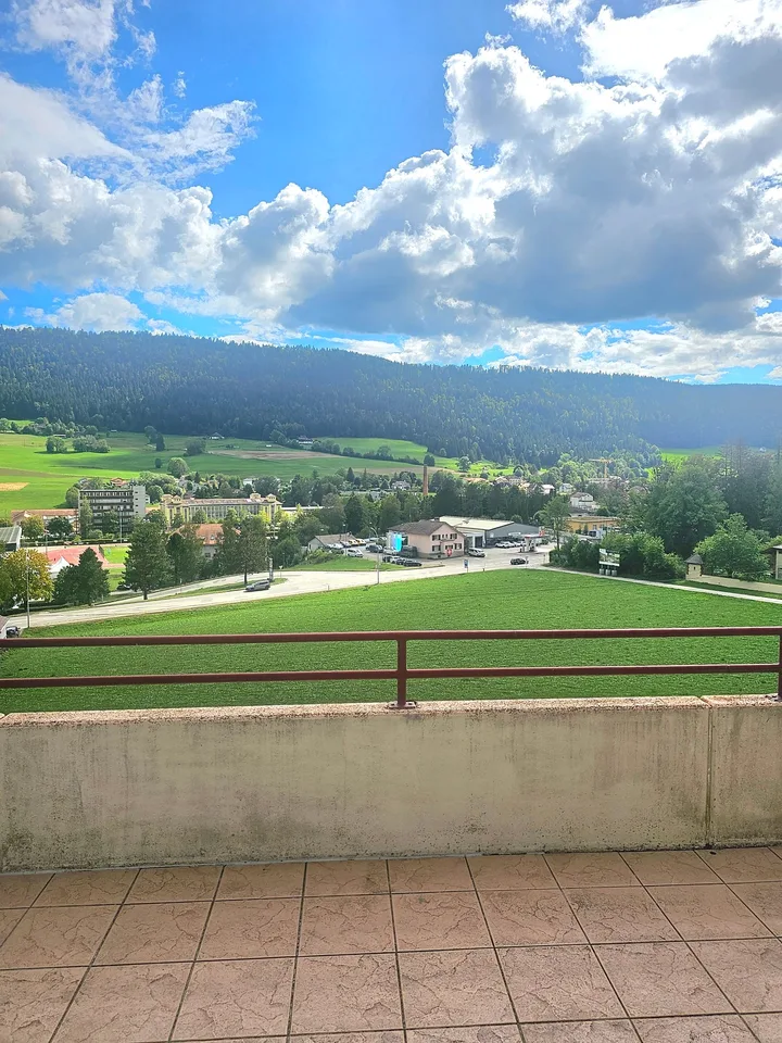 Entre nature et confort : belle maison de 200 m² à Couvet – photo 2 sur 18