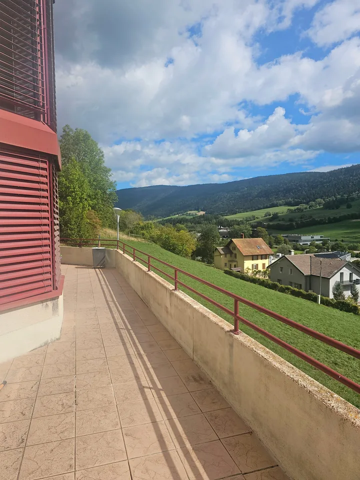 Entre nature et confort : belle maison de 200 m² à Couvet – photo 3 sur 18