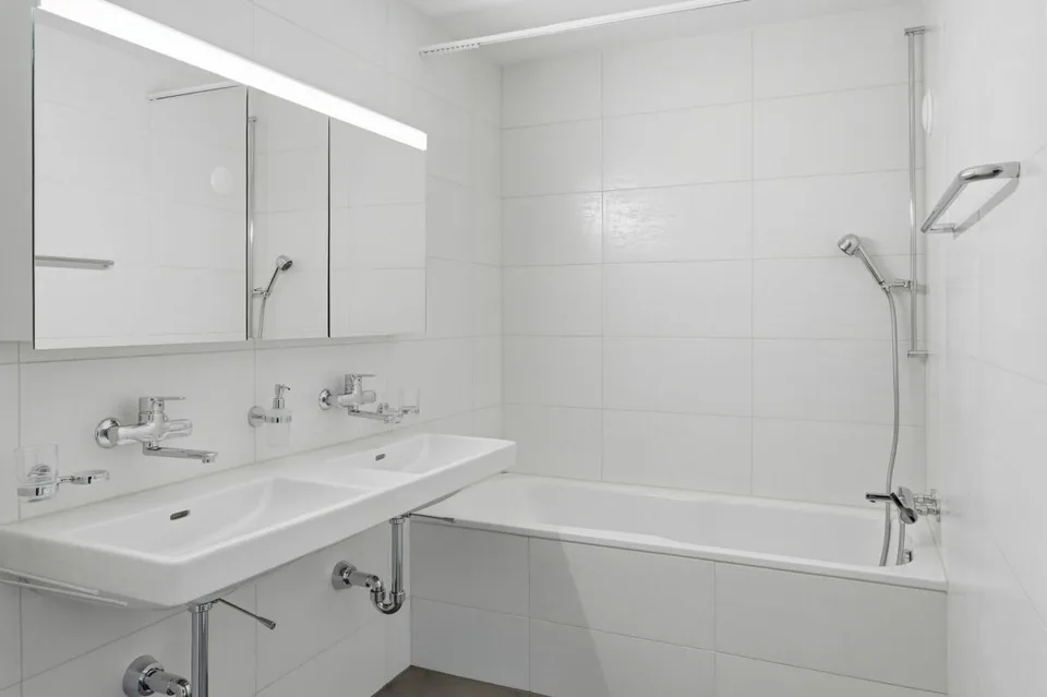 Appartement-maisonnette de 7,5 pièces lumineux avec balcon dans un quartier familial