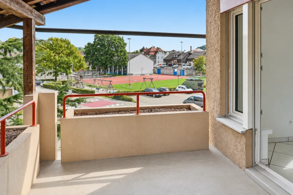 Appartement-maisonnette de 7,5 pièces lumineux avec balcon dans un quartier familial