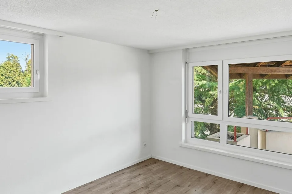 Appartement-maisonnette de 7,5 pièces lumineux avec balcon dans un quartier familial