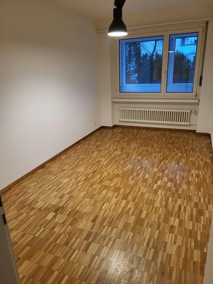 Möbliertes Smart-Zimmer in grosser Wohnung am Waldrand Pfaffhausen (Zürich)