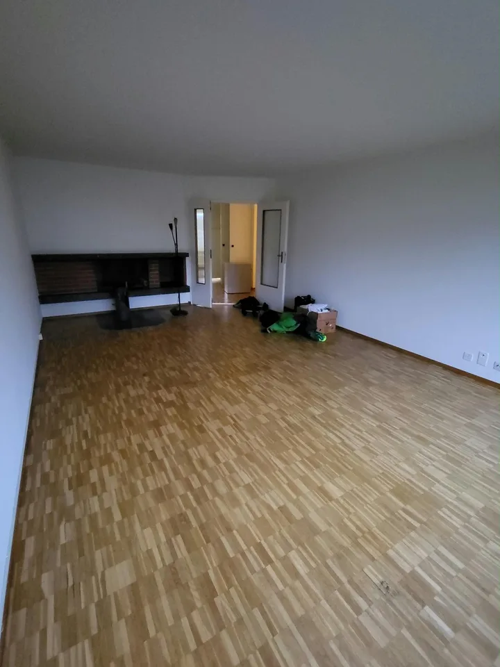 Möbliertes Smart-Zimmer in grosser Wohnung am Waldrand Pfaffhausen (Zürich)