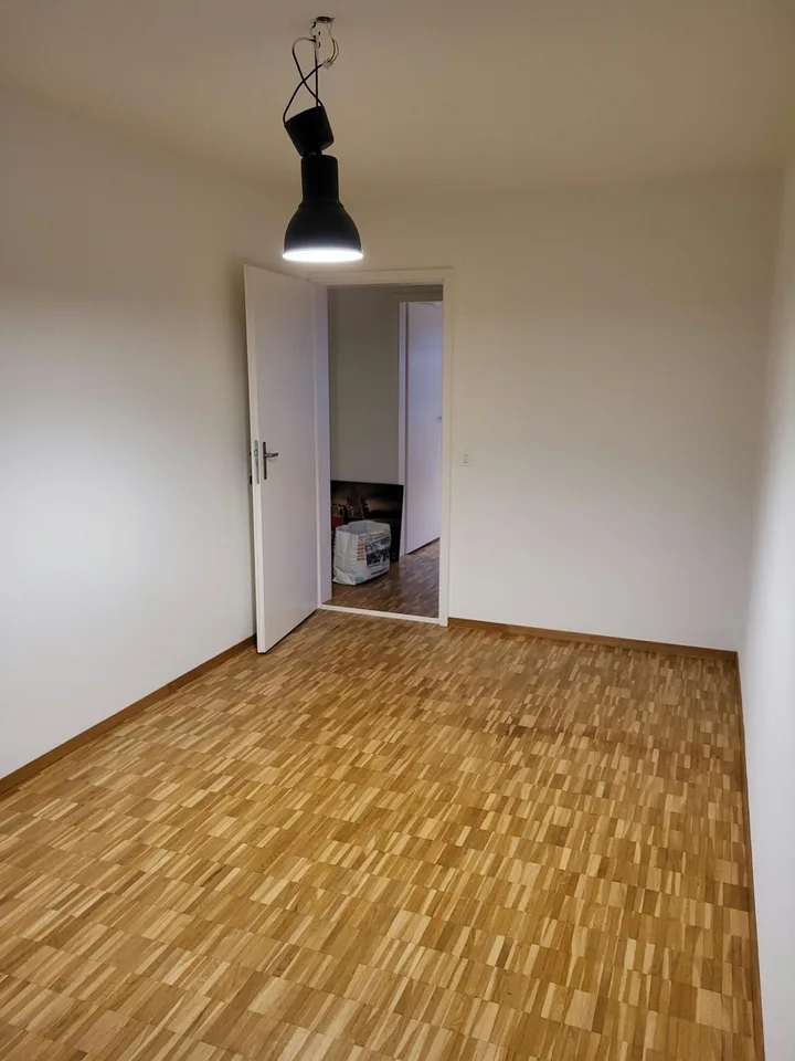 Möbliertes Smart-Zimmer in grosser Wohnung am Waldrand Pfaffhausen (Zürich)