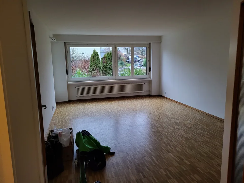 Möbliertes Smart-Zimmer in grosser Wohnung am Waldrand Pfaffhausen (Zürich)