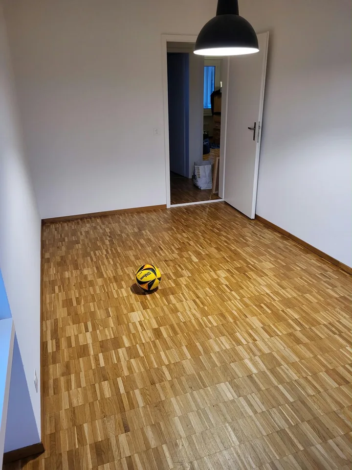 Möbliertes Smart-Zimmer in grosser Wohnung am Waldrand Pfaffhausen (Zürich)