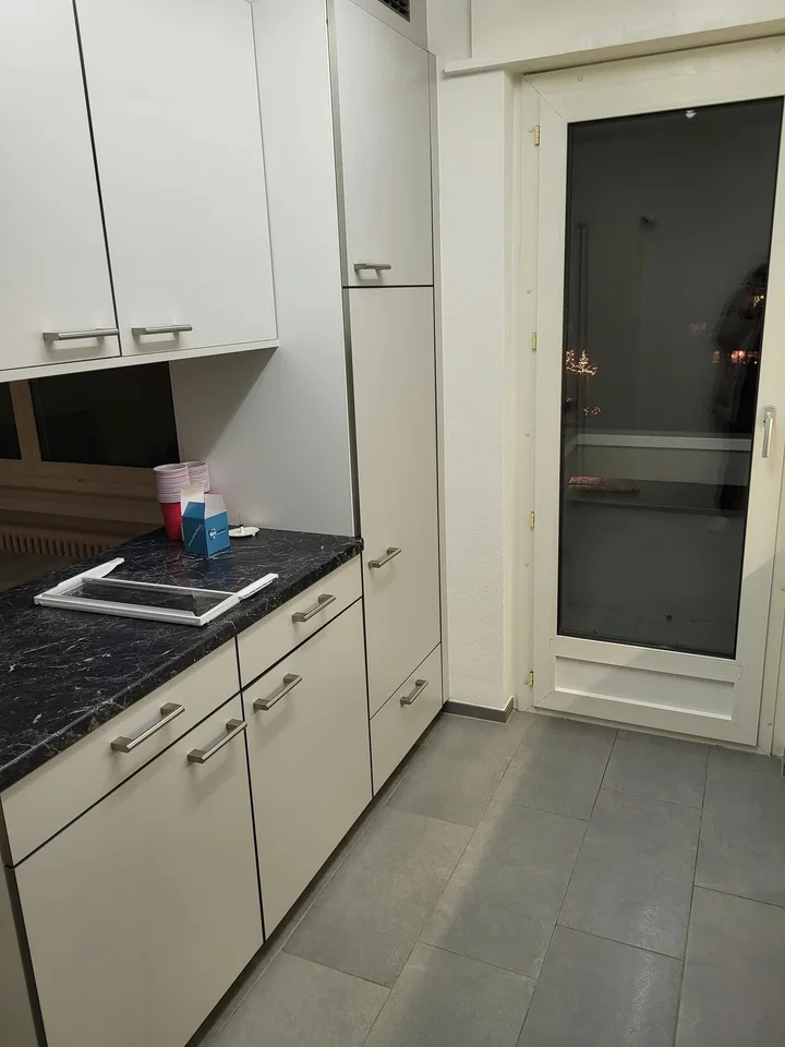 Möbliertes Smart-Zimmer in grosser Wohnung am Waldrand Pfaffhausen (Zürich)
