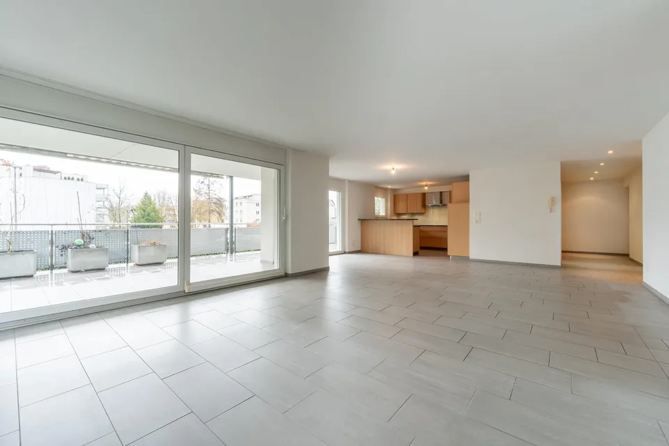 Appartement lumineux 4.5 pièces en centre-ville – photo 2 sur 8