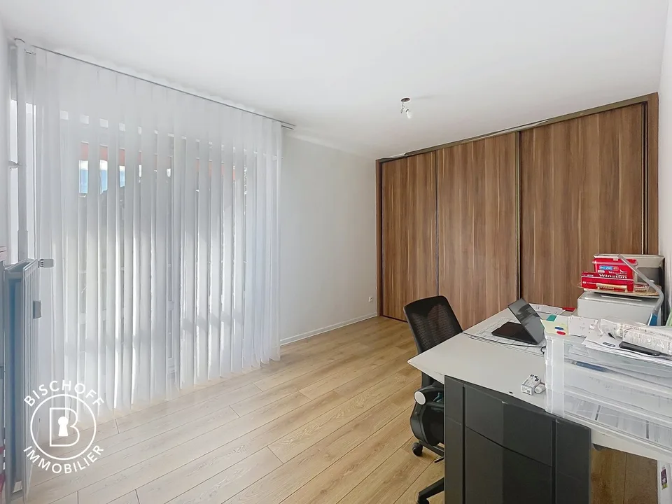 Spacieux appartement de 5 pièces avec balcon et vue agréable – Mulhouse – foto 11 di 17