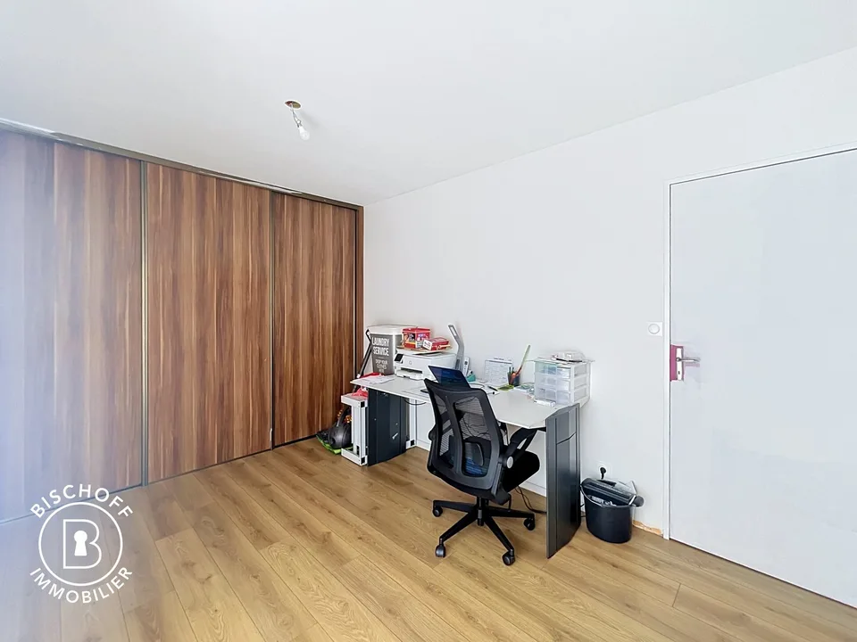Spacieux appartement de 5 pièces avec balcon et vue agréable – Mulhouse – foto 12 di 17