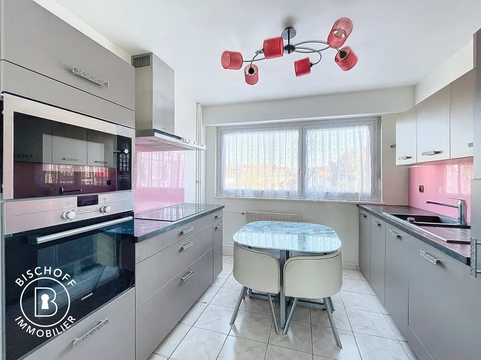 Spacieux appartement de 5 pièces avec balcon et vue agréable – Mulhouse – foto 6 di 17