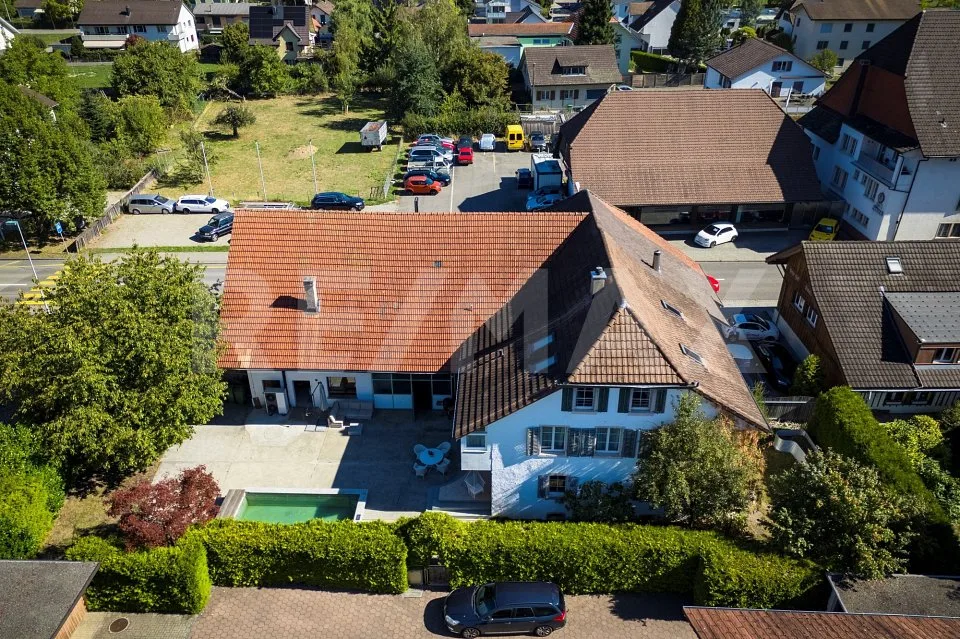 Charaktervolles Bauernhaus mit grossem Schopf und Ökologie in Gränichen – Foto 2 von 13