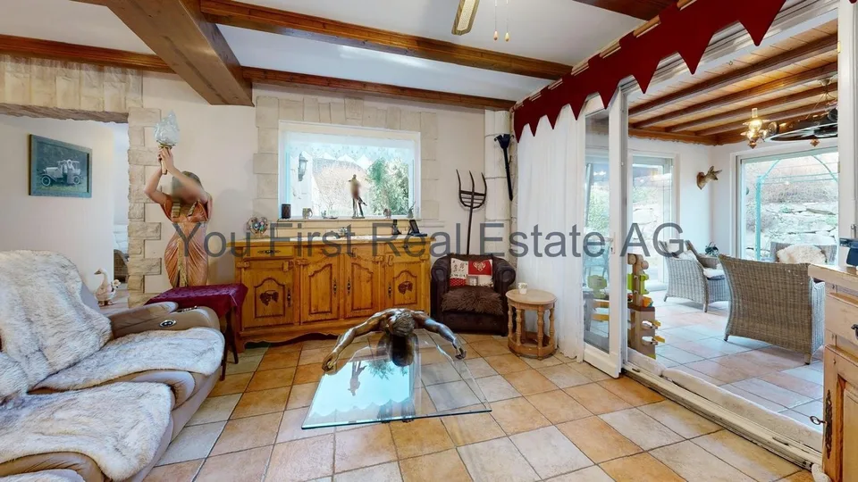 Ein Zuhause im Schlossdesign mit Aufzug und Einstellhalle – Foto 4 von 13