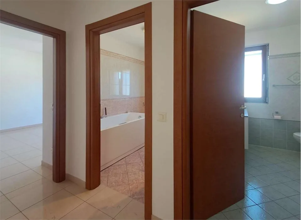 Bioggio: spacious 4.5-room attic with lake view in a two-family house – photo 13 of 13